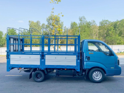 KIA K200 1.9 tấn thùng mui bạt 5 bửng KIA K200 1.9 tấn thùng mui bạt 5 bửng
