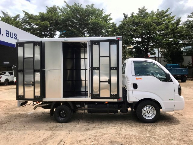 Xe tải kia k200 thùng kín mở 01 cửa hông
