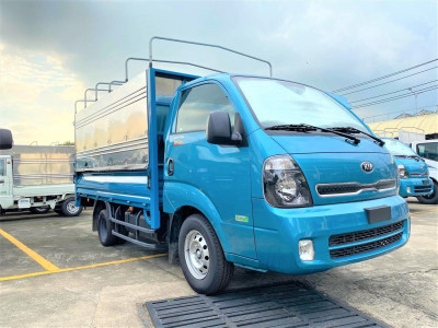 KIA K200 1.9 tấn thùng mui bạt 3 bửng KIA K200 1.9 tấn thùng mui bạt 3 bửng