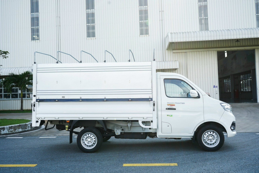 THACO FRONTIER TF230 | THÙNG MUI BẠT | 920KG THACO FRONTIER TF230 | THÙNG MUI BẠT | 920KG